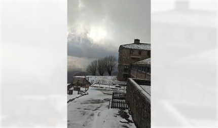 La cumbre amaneció este jueves, 26 de marzo, cubierta por el manto blanco tras la llegada de una primavera de contrastes, con diferencias de 20 grados en un plazo de dos días.