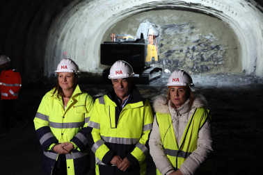 Foto de la visita de autoridades a las obras del nuevo túnel de Belate