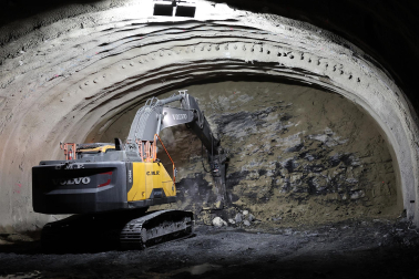 Foto de la visita de autoridades a las obras del nuevo túnel de Belate