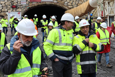 Foto de la visita de autoridades a las obras del nuevo túnel de Belate