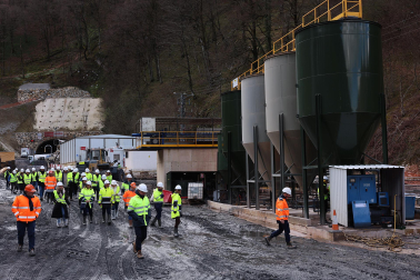 Foto de la visita de autoridades a las obras del nuevo túnel de Belate