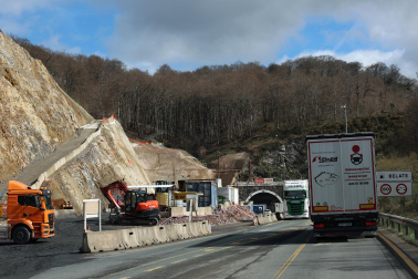 Foto de la visita de autoridades a las obras del nuevo túnel de Belate