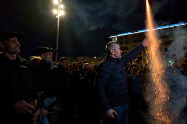 Fotos del homenaje a Laso y Albisu a la salida del Navarra Arena