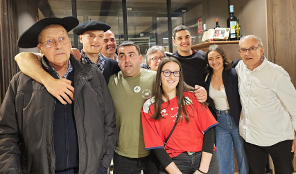 Unai Laso celebró en una sidrería con familiares y amigos el triunfo en la final del Campeonato de Parejas
