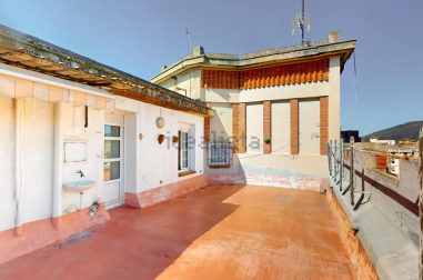 Amplia terraza con vistas a la ciudad