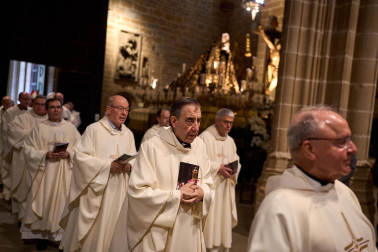 Celebración de la misa crismal en la Catedral de Pamplona