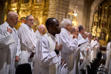 Celebración de la misa crismal en la Catedral de Pamplona
