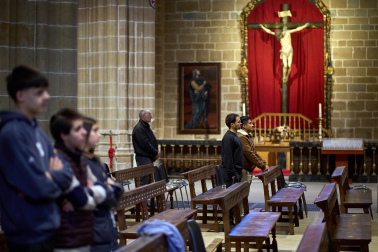 Celebración de la misa crismal en la Catedral de Pamplona