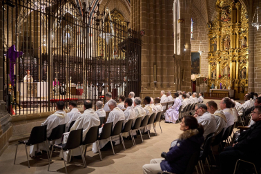 Celebración de la misa crismal en la Catedral de Pamplona