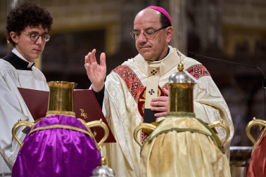 Celebración de la misa crismal en la Catedral de Pamplona