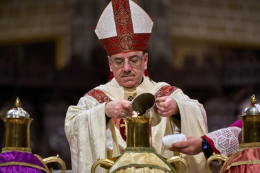 Celebración de la misa crismal en la Catedral de Pamplona