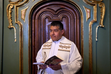 Celebración de la misa crismal en la Catedral de Pamplona
