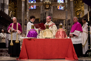 Celebración de la misa crismal en la Catedral de Pamplona