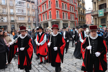 Fotos de la procesión de las Cinco Llagas en Pamplona 2026