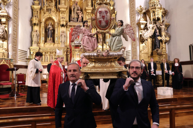 Fotos de la procesión de las Cinco Llagas en Pamplona 2026