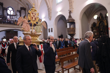 Fotos de la procesión de las Cinco Llagas en Pamplona 2026