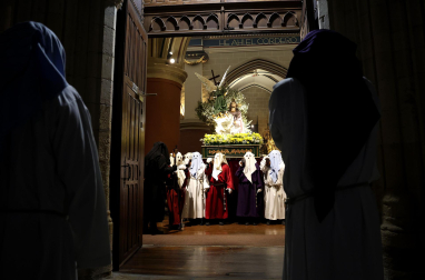 Fotos de la procesión de la Oración en el Huerto el Jueves Santo en Estella