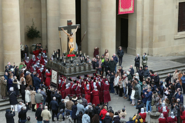 Fotos de la procesión de Viernes Santo en Pamplona