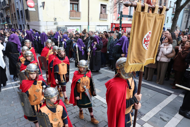 Fotos de la procesión de Viernes Santo en Pamplona
