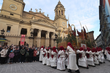 Fotos de la procesión de Viernes Santo en Pamplona