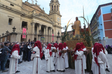 Fotos de la procesión de Viernes Santo en Pamplona