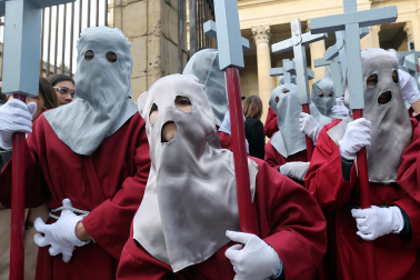 Fotos de la procesión de Viernes Santo en Pamplona