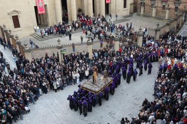 Fotos de la procesión de Viernes Santo en Pamplona