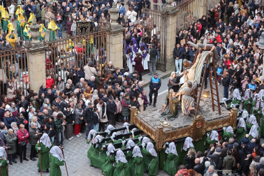 Fotos de la procesión de Viernes Santo en Pamplona
