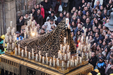 Fotos de la procesión de Viernes Santo en Pamplona