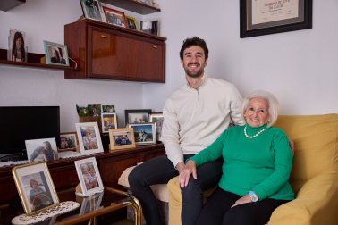María Luisa y Miguel Alfaro, abuela y nieto