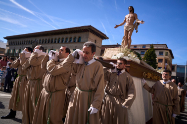Fotos de la procesión de Domingo de Resurrección en Pamplona