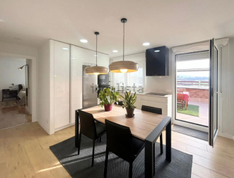 Luminosa cocina con salida a la terraza