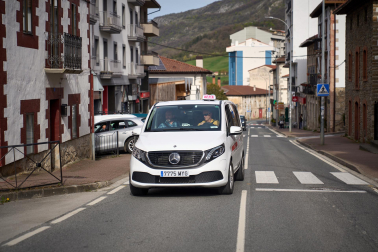Fotos del nuevo servicio de autobús a demanda para Basaburua