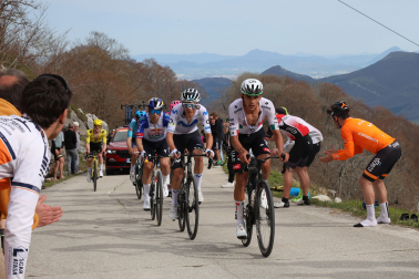 Fotos del ascenso a San Miguel de Aralar en la segunda etapa de la Itzulia