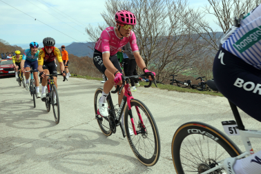 Fotos del ascenso a San Miguel de Aralar en la segunda etapa de la Itzulia
