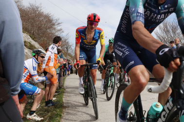 Fotos del ascenso a San Miguel de Aralar en la segunda etapa de la Itzulia