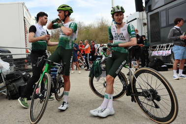 Fotos de la meta en Cuevas de Mendukilo en la segunda etapa de la Itzulia 2026 por tierras navarras