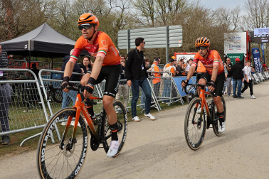 Fotos de la meta en Cuevas de Mendukilo en la segunda etapa de la Itzulia 2026 por tierras navarras