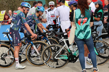 Fotos de la meta en Cuevas de Mendukilo en la segunda etapa de la Itzulia 2026 por tierras navarras