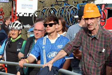 Fotos de la meta en Cuevas de Mendukilo en la segunda etapa de la Itzulia 2026 por tierras navarras