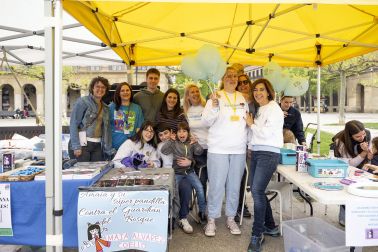 Foto de la jornada festiva organizada por la Asociación Navarra de Autismo (ANA) en la Plaza del Castillo