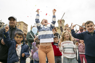Foto de la jornada festiva organizada por la Asociación Navarra de Autismo (ANA) en la Plaza del Castillo