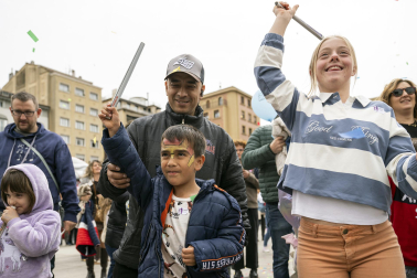 Foto de la jornada festiva organizada por la Asociación Navarra de Autismo (ANA) en la Plaza del Castillo