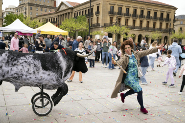 Foto de la jornada festiva organizada por la Asociación Navarra de Autismo (ANA) en la Plaza del Castillo