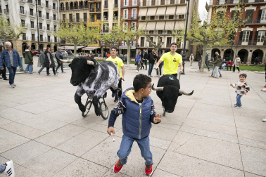 Foto de la jornada festiva organizada por la Asociación Navarra de Autismo (ANA) en la Plaza del Castillo