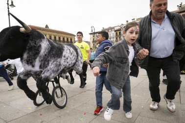 Foto de la jornada festiva organizada por la Asociación Navarra de Autismo (ANA) en la Plaza del Castillo