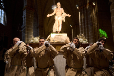 Via Lucis en la Catedral de Pamplona