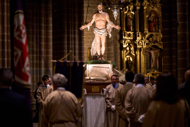 Via Lucis en la Catedral de Pamplona