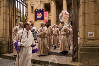 Via Lucis en la Catedral de Pamplona