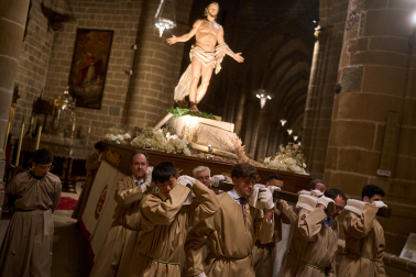Via Lucis en la Catedral de Pamplona